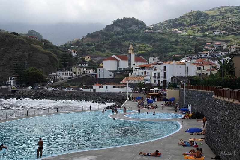 DSC04784_out.jpg - La piscine d'eau de mer de Porto da Cruz