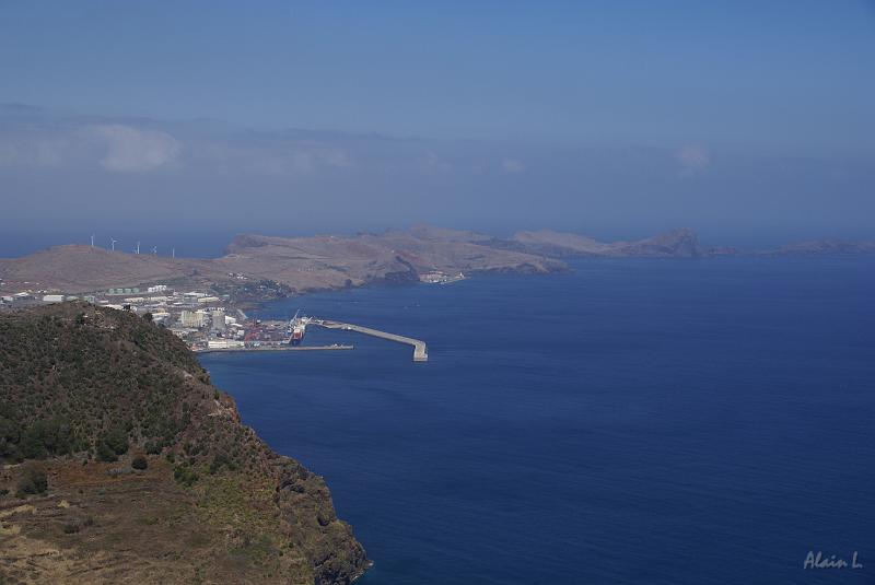 DSC04798.JPG - La pointe de São Lourenço termine l'île à l'est.