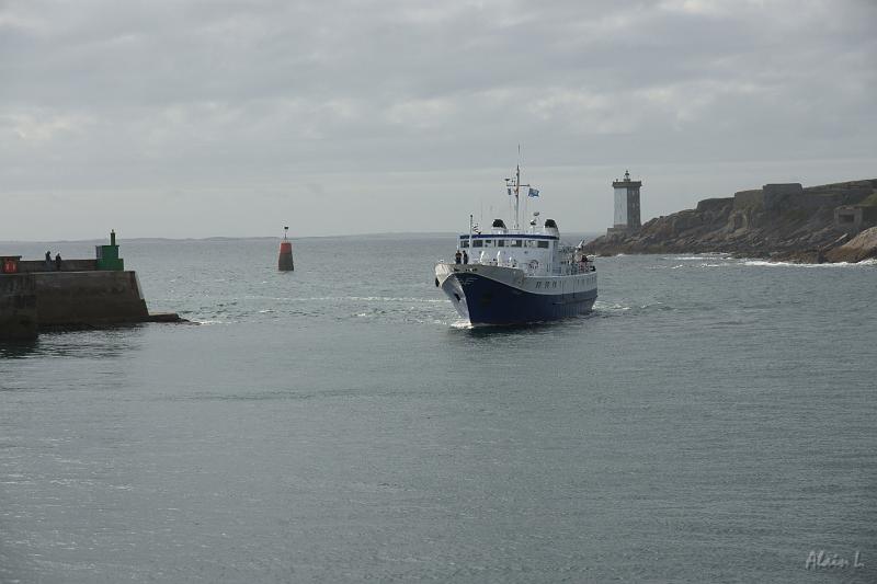 DSC01621.JPG - Arrivée du bateau de liaison avec l'île d'Ouessant