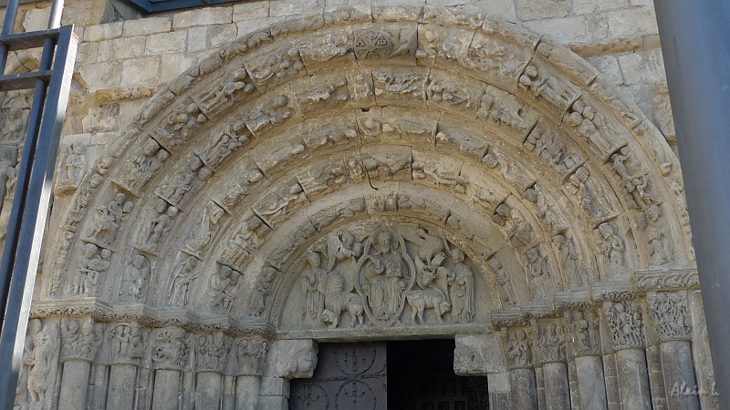 P1460025.JPG - Le portail de l'église San Miguel de Estella