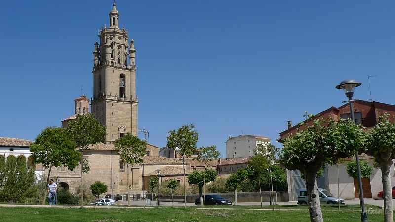 P1470030.JPG - Le clocher de l'église de Los Arcos