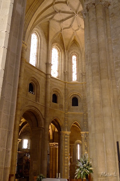 P1500021.JPG - Intérieur de la cathédrale