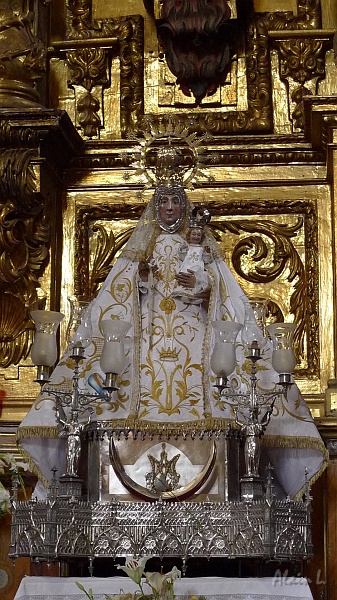 P1510023.JPG - Statue de la Vierge servant aux processions