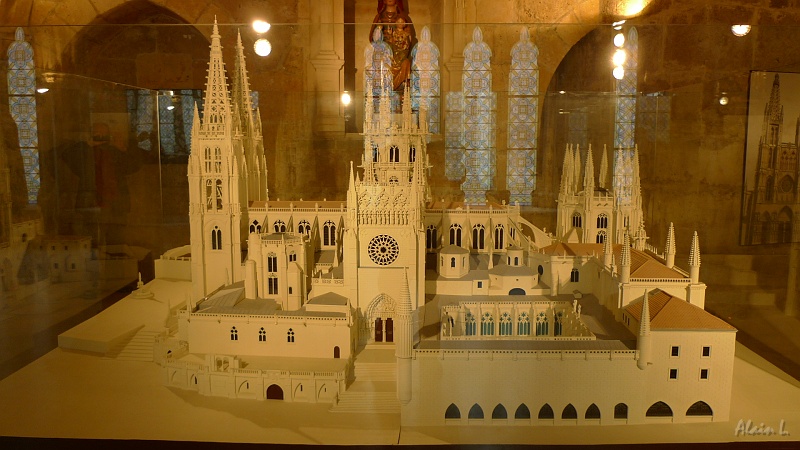 P1530059.JPG - La maquette de la cathédrale