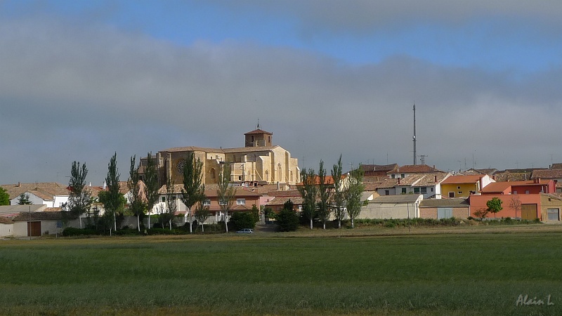 P1560007.JPG - Villalcázar de Sirga avec son église : Santa María la Blanca