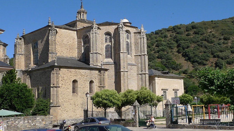 P1650021.JPG - La collégiale Santa María de Cluniaco (XVIe)