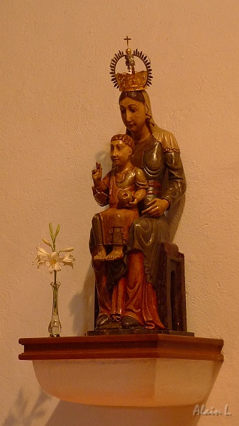 P1660015.JPG - Vierge à l'enfant en bois polychrome du XIIe