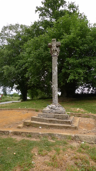 P1700007.JPG - La croix de pierre de Os Lameiros