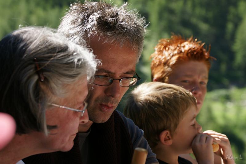 DSC00480.JPG - Denis explique le parcours à Marie