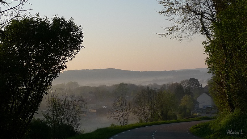 P1080002.JPG - St-Père dans la brume du matin