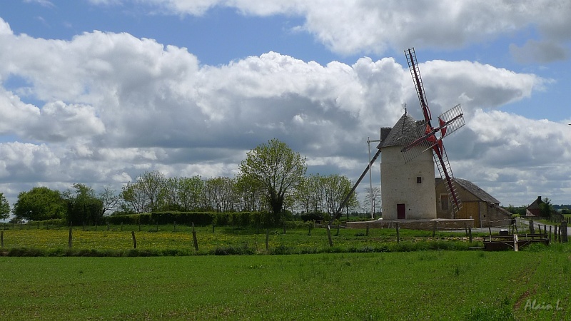 P1120010.JPG - Le moulin restauré de Maison Rouge (XIXe)