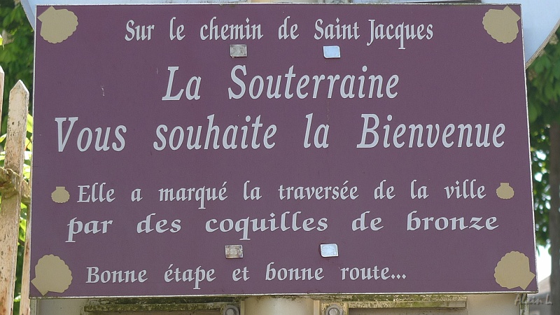 P1200022.JPG - Panneau d'accueil des pèlerins à l'entrée de La Souterraine