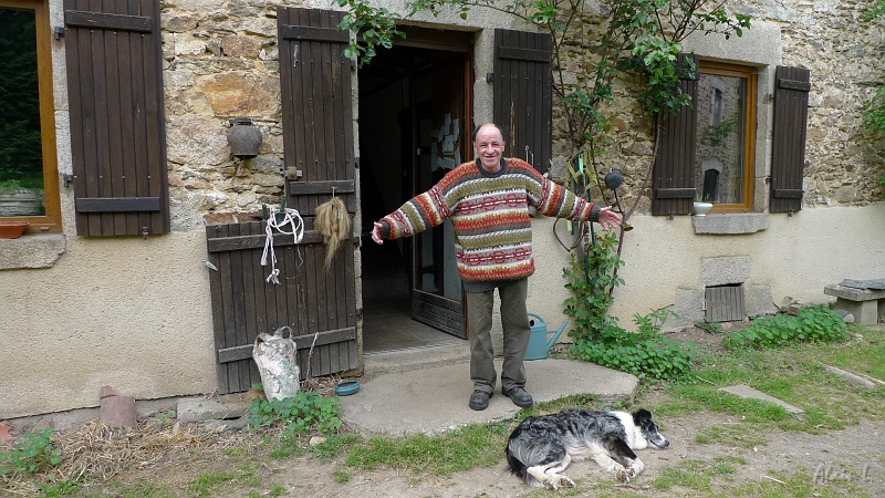 P1220024.JPG - Marcel accueille les pèlerins au gîte "Chez Françoise"