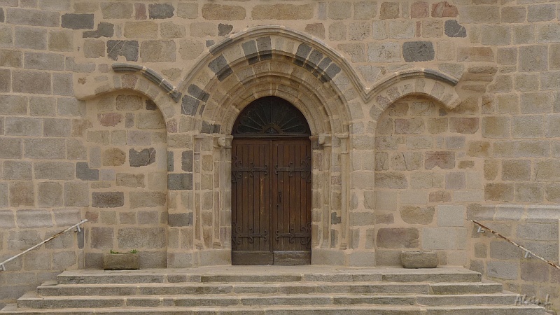 P1250002.JPG - Porche de l'église de Saint-Martin-le-Vieux