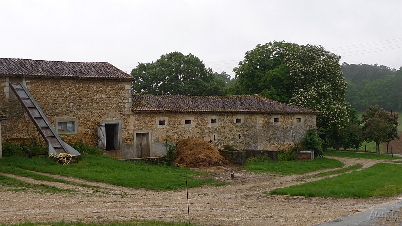 P1280003.JPG - Une ferme en chemin