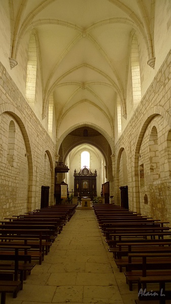 P1290004.JPG - La nef de l'église abbatiale de Chancelade