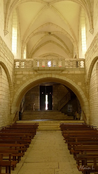 P1290009.JPG - La nef de l'église abbatiale de Chancelade