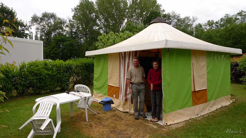 P1300001.JPG - Réveil au bungalow servant de refuge pèlerin au camping de Saint-Astier