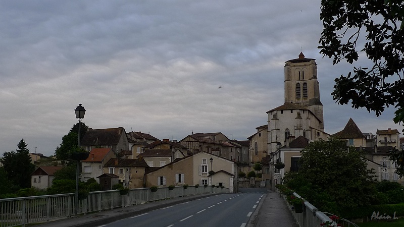 P1300002.JPG - Le pont sur l'Isle à Saint-Astier