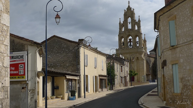 P1320003.JPG - Le clocher-mur de l'église des Les-Lèves-et-Thoumayragues