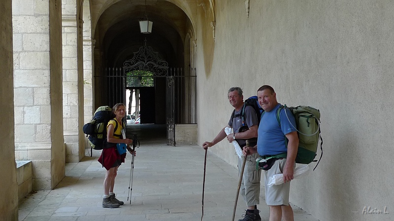 P1330022.JPG - Marleen, Jean et René dans l'abbaye de La Réole