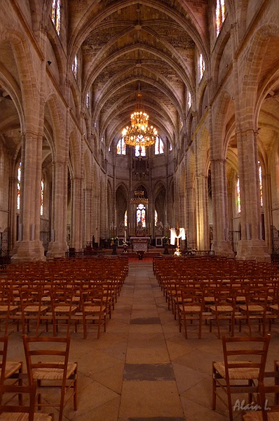 P1340019.JPG - La nef de la Cathédrale de Bazas