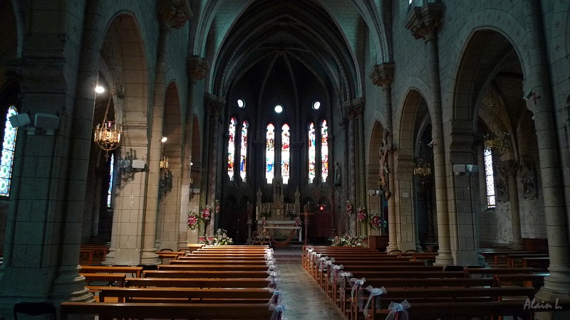 P1380003.JPG - Eglise Saint-Jean-Baptiste (1880) de Benquet. Dimanche, jour de communion.