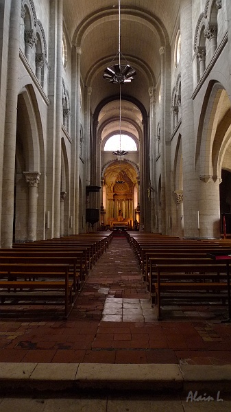 P1380009.JPG - La nef de l'église de Saint-Sever