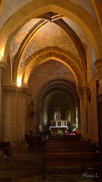 P1400009.JPG - L'église Saint-André de Sauveterre-de-Béarn