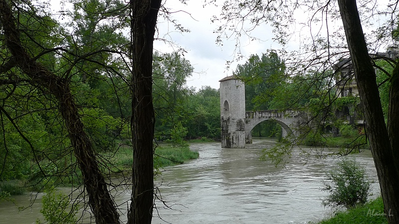 P1400020.JPG - Le pont de la légende