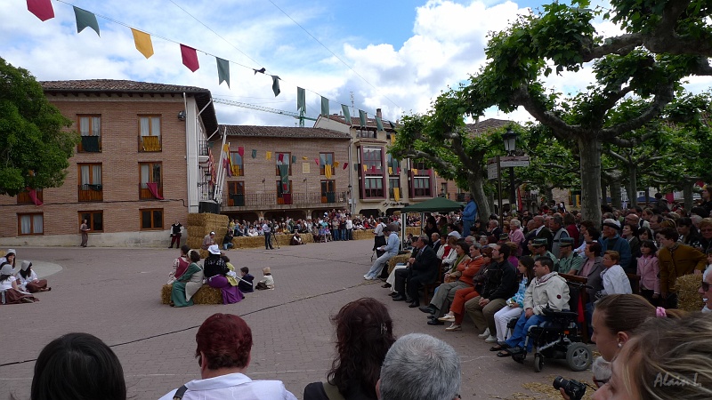 P1510026.JPG - Spectacle retraçant l'acte par lequel le roi dispense Belorado de payer l'impôt connu comme "voto de Santiago" (tribut de Saint-Jacques)