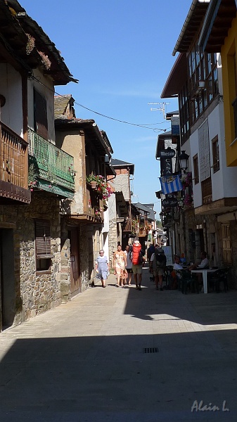 P1640030.JPG - Rue de Molinaseca