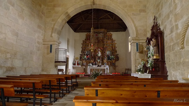 P1680017.JPG - Nef unique de l'église de Barbadelo