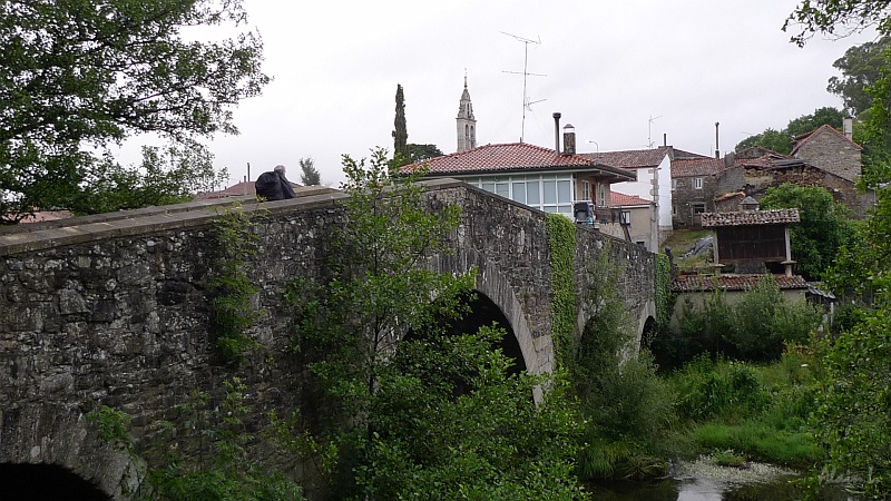 P1710007.JPG - Pont médiéval de Furelos