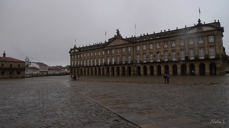 P1730018.JPG - La place de l'Obradoiro et la Casa Consistorial